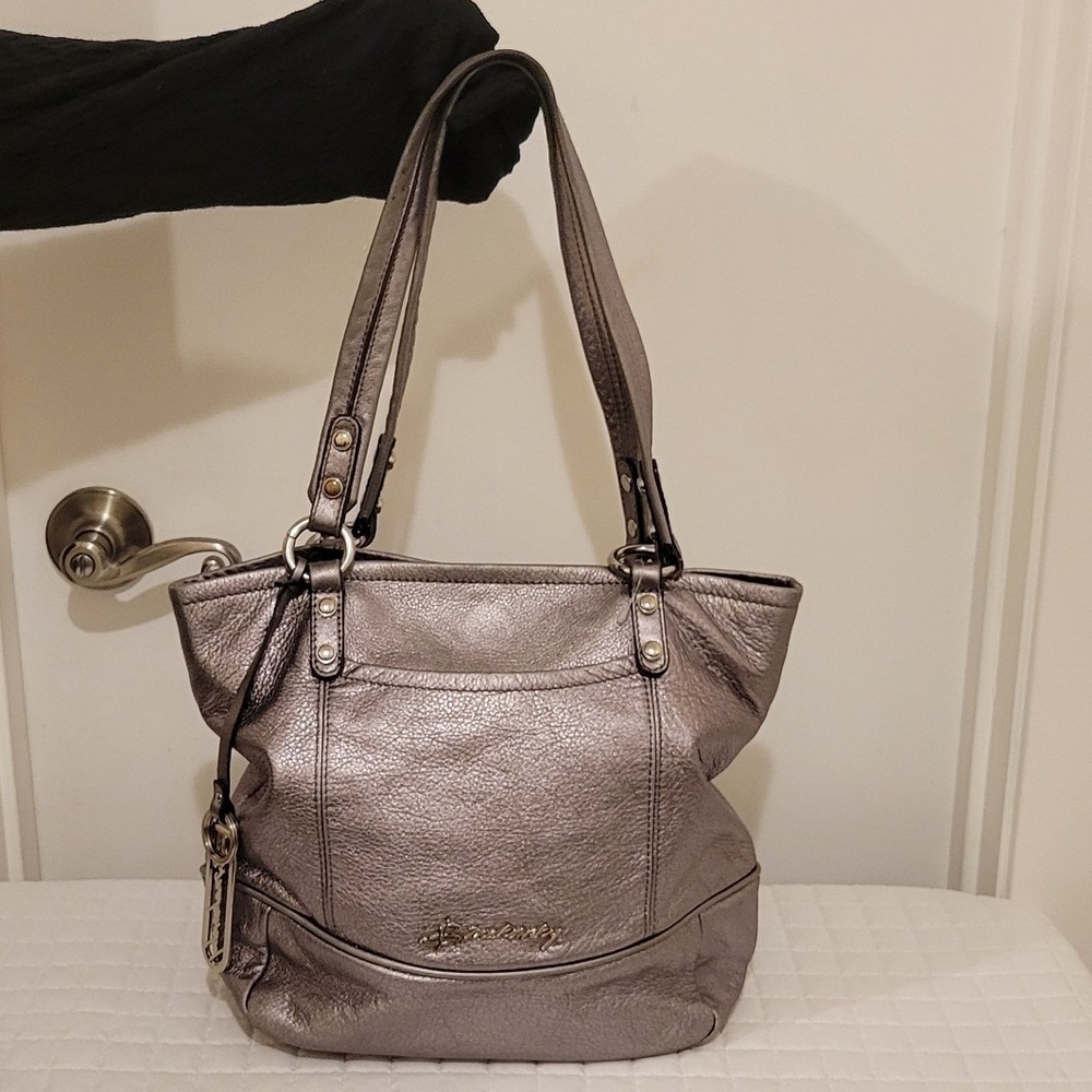 B. Makowsky Silver Metallic Leather Tote Shoulder Bag Grunge Punk Indie Street‎
